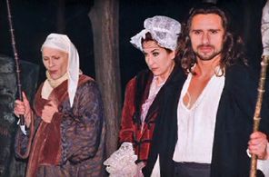 Gabi Andronache, Richard O'Brien, and Mary Scheer in Elvira's Haunted Hills (2001)