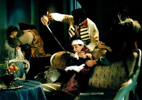 Vladimír Dlouhý and Barbora Seidlová in Stríbrný a rysavec (1998)