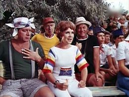 Nikolay Grinko, Nadezhda Rumyantseva, Yuriy Sarantsev, and Zinovi Vysokovsky in Tayna, izvestnaya vsem (1981)