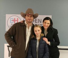 Police Mom e/Laura Mennell and Marcus Rosner