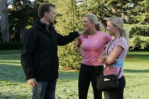 Phil Keoghan, Kandice Pelletier, and Dustin Konzelman in The Amazing Race: Low to the Ground, That's My Technique (2007)