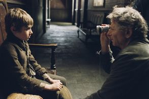 Roman Polanski and Barney Clark in Oliver Twist (2005)