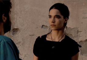 Danae Skiadi in Agria Paidia (Tritos Navagos)