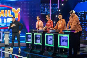 Dingdong Dantes, Maureen Larrazabal, Antonio Aquitania, Isko Salvador, and Jan Manual in Family Feud Philippines (2022)