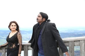 Vijay Sethupathi and Sayyeshaa Saigal in Junga (2018)