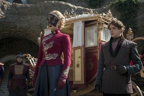 Gerran Howell and Stefanie Martini in Emerald City (2016)