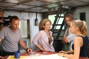 Paul Blackthorne, Leslie Hope, Thomas Kretschmann, Joe Anderson, and Eloise Mumford in The River (2012)