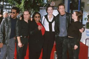 Terry Farrell, Ted Danson, Alex Désert, Saverio Guerra, Shawnee Smith, and Hattie Winston