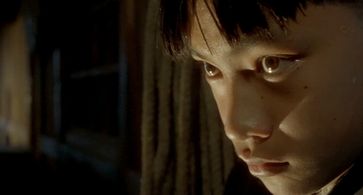 Xiaoxiao Wang in Shanghai Triad (1995)