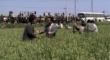 Song Kang-ho, Kim Sang-kyung, Byun Hee-Bong, Roe-ha Kim, and No-shik Park in Memories of Murder (2003)