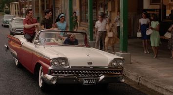 Rob Mills, Christie Whelan Browne, Joel Jackson, and Chelsea Brown in Peter Allen: Not the Boy Next Door (2015)