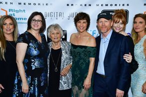Ron Howard, Kassi Crews, and Bryce Dallas Howard in Broken Memories (2017)