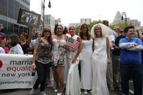 Alex McCord, Sonja Morgan, Kelly Bensimon, and Jill Zarin in The Real Housewives of New York City (2008)