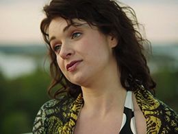 Claudia Galli in Welcome to Sweden: Fitting In/Vänner (2014)