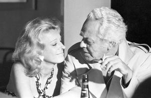 Neuza Amaral and Paulo Gracindo in O Casarão (1976)