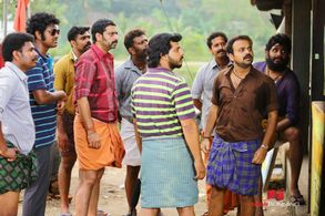Kunchacko Boban, Saiju Kurup, Sreejith Ravi, Aneesh Menon, Shereej K. Basheer, and Nandhan Unni in Valliyum Thetti Pulli