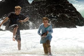 Evan Ellingson and Abigail Breslin in My Sister's Keeper (2009)