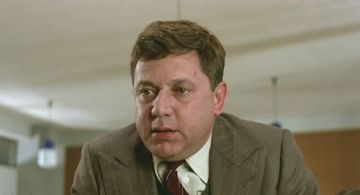 Paolo Villaggio in Fantozzi 2 (1976)