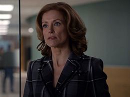 Leslie Hope in Suits (2011)