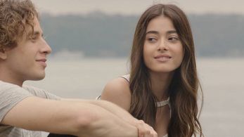 Simay Barlas and Cem Yigit Uzümoglu in Adi Efsane: Episode #1.23 (2017)