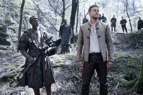 Djimon Hounsou, Aidan Gillen, Charlie Hunnam, Neil Maskell, Kingsley Ben-Adir, and Craig McGinlay in King Arthur: Legend