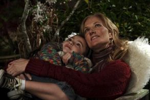 Joely Richardson and Rhiannon Leigh Wryn in The Last Mimzy (2007)