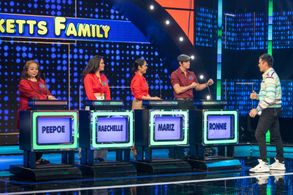 Dingdong Dantes, Ronnie Ricketts, Raechelle Ricketts, Peepoe Alatiit, and Mariz in Family Feud Philippines (2022)