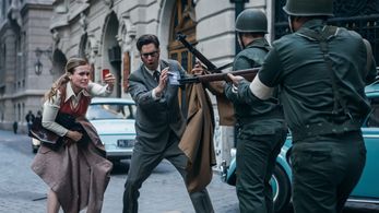 Amaya Forch and Ilkka Villi in Invisible Heroes (2019)