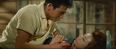 Yûsuke Kawazu and Miyuki Kuwano in Cruel Story of Youth (1960)