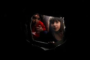 Ayça Damgaci and Selen Seyven in The Yard: 42.Bölüm (2019)