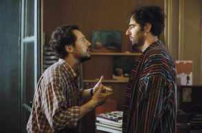 Stefano Accorsi and Neri Marcorè in Tous les soleils (2011)