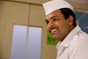 Bharat Jadhav in Aamhi Chamakate Taare (2012)