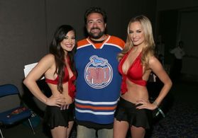 Jena Sims, Kevin Smith, and Olivia Alexander before the Epix Panel at Comic Con