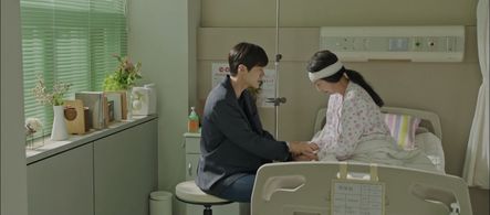 Nam Gi-ae and Kim Seon-Ho in Catch the Ghost (2019)