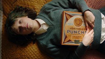 Lola Petticrew in Dating Amber (2020)