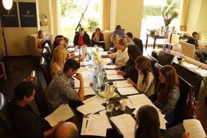 Tom Arnold, John Savage, Eileen Davidson, Kimberly Russell, Vincent Van Patten, Max Amini, Gene Loveland, Shauna Chin, B