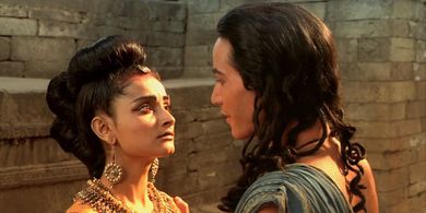 Keanu Reeves and Rajeshwari Sachdev in Little Buddha (1993)