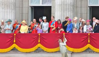 Robert Gustafsson in The 100 Year-Old Man Who Climbed Out the Window and Disappeared (2013)