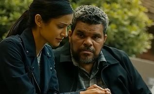 Still of Melanie Chandra as Malaya Pineda and Luis Guzman as Jesse Sallender in Code Black, 2016