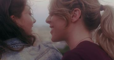 Anna Alfieri and Agathe Ferré in Borderline (2021)