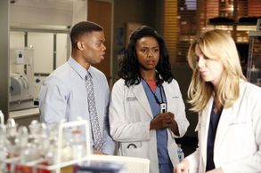 Ellen Pompeo, Paul James, and Jerrika Hinton in Grey's Anatomy (2005)