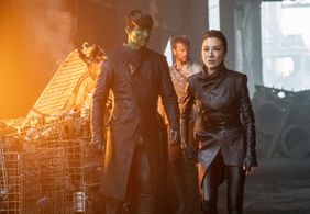 Michelle Yeoh and Ian Lake in Star Trek: Discovery (2017)