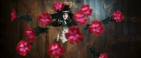 Laurie Davidson and Francesca Hayward in Cats (2019)