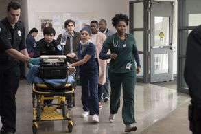 Freddie Highmore, Miranda Edwards, and Antonia Thomas in The Good Doctor (2017)