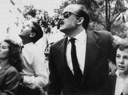 Agustín González and José Morales in Life Goes On (1965)