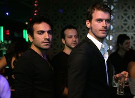 Riza Kocaoglu, Kivanç Tatlitug, and Bugra Gülsoy in Kuzey Güney (2011)