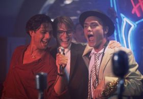 Jude Law, Matt Damon, and Fiorello in The Talented Mr. Ripley (1999)