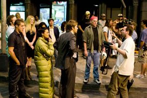 Brian Klugman, Rip Murray, Matt Reeves, Theo Rossi, Jessica Lucas, Michael Stahl-David, and Margot Farley in Cloverfield