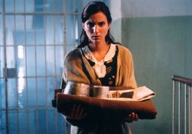 Michaela Maurerová in I ve smrti sami (2004)