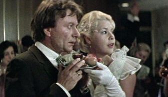 Tatyana Dogileva and Andrey Mironov in Blondinka za uglom (1984)
